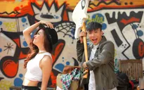Hoàng Thùy Linh và 365 Daband chụp hình "siêu quậy" giữa nắng nóng