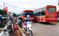 "Họp chợ" tại quốc lộ 1A: Bất chấp nguy hiểm?
