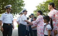 Triển lãm ảnh “Biển đảo xa mà gần”.