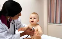 Phòng bệnh viêm họng cho trẻ trong mùa hè