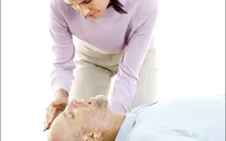 Sơ cứu đúng cách khi người bệnh bị đột quỵ