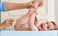 Khăn ướt có chất gây hại gan, hệ sinh dục của trẻ