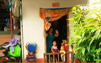 Trông giữ trẻ tự phát: Lo lắng, bất an nhưng vẫn phải chọn