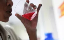 Tại sao khi uống Methadone, phải uống trước mặt cán bộ y tế?