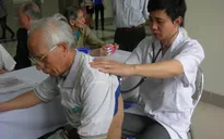 Phòng chống bệnh hô hấp cho người cao tuổi mùa lạnh