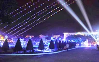 Đêm Noel lung linh sắc màu với nghệ thuật sắp đặt