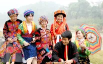 Công diễn vở cải lương "Chợ tình Khau Vai"