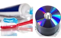 Phục hồi đĩa CD trầy xước bằng kem đánh răng