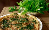 Trứng gà ngải cứu - Món quà vặt hấp dẫn của Hà Nội