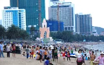 Xuống biển đón Tết Đoan ngọ - Tục lệ của người dân miền Trung Việt Nam