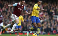 West Ham 1-3 Arsenal: Walcott và Podolski đem quà cho "Pháo thủ" (VIDEO)