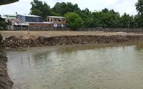 Đá bóng về, 2 học sinh đuối nước