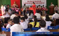 Cần Thơ: Tặng 500 cặp phao cứu sinh cho học sinh nghèo