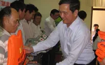 Tặng áo phao, thuốc y tế cho 250 ngư dân nghèo Phú Yên