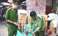 Thu nửa tấn bột làm thạch Trung Quốc ở chợ Đồng Xuân