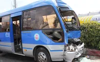 Xe khách “điên” tông liên hoàn 6 ô tô, 1 người nguy kịch