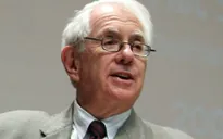 Giáo sư đoạt giải Nobel gặp gỡ sinh viên Việt Nam