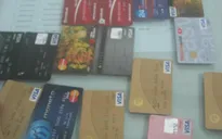 Bắt giữ đường dây làm thẻ thanh toán giả xuyên quốc gia