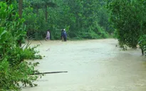 Thủy điện xả lũ, dân bồng bế nhau lên núi vì tưởng vỡ đập