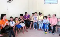 Á hậu Tú Anh mang trung thu đến trẻ khuyết tật