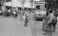 Ngắm Hà Nội thời bao cấp bình yên và quen thuộc