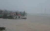 Mưa lớn và lũ quét gây thiệt hại nặng tại miền Trung
