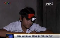 “Tìm chữ” bằng… ánh sáng le lói của đèn pin
