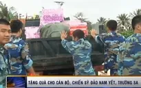 Tặng quà cho cán bộ, chiến sĩ đảo Nam Yết, Trường Sa