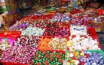 Tràn ngập bánh kẹo không nhãn mác, xuất xứ trên thị trường Tết