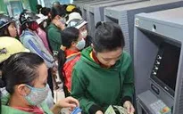 TPHCM: Chi trả lương, thưởng Tết bằng tiền mặt để giảm tải ATM