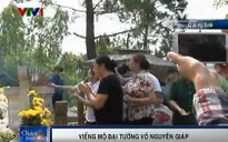 Đông đảo người dân viếng mộ Đại tướng Võ Nguyên Giáp nhân kỷ niệm chiến thắng ĐBP