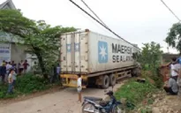 Xe container đâm xe máy, 2 người tử vong tại chỗ