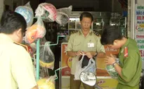 Hậu Giang: Mũ bảo hiểm rởm tràn về chợ nông thôn
