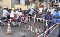 TP.HCM: Nổ hố ga khiến mặt đường bị biến dạng