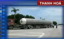 Thanh Hoá: Xe tải phóng nhanh, phanh đột ngột gây hỏng trạm cân