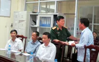 Thượng tướng Ngô Xuân Lịch thăm các chiến sỹ bị thương trong vụ máy bay rơi