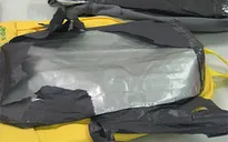 Bắt giữ đối tượng vận chuyển gần 4kg cocain qua sân bay