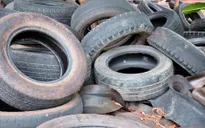 Hàng nghìn tấn săm lốp ôtô cũ nát bị nhập về Việt Nam