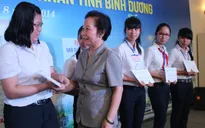 Trao học bổng "Cùng em đến trường” cho HS nghèo vượt khó