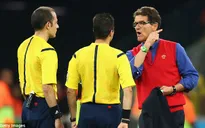 HLV Capello tố trọng tài xử ép, thủ môn Akinfeev bị chiếu đèn laser