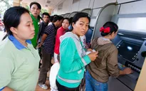 Băn khoăn chuyện thu phí ATM