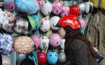 Trợ giá đổi mũ bảo hiểm giả lấy mũ thật tới 50.000 đồng