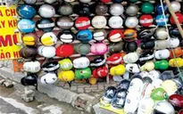 Mũ bảo hiểm nhái vẫn tràn lan