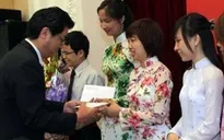 100 sinh viên xuất sắc được nhận học bổng FUYO