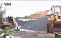 Vụ bùn đỏ: Bộ TNMT "đẩy" trách nhiệm cho chính quyền địa phương
