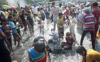Tưng bừng Lễ hội té nước tại Myanmar