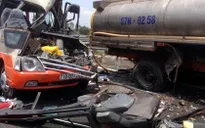 Xe khách húc vào đuôi xe bồn phun nước, ít nhất 3 người tử vong
