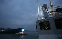Chìm phà Sewol: Hi vọng còn người sống sót tắt dần
