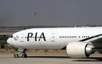 Pakistan: Máy bay chở 178 người bị bắn