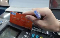 Hà Nội: Bắt người Trung Quốc dùng thẻ thanh toán giả